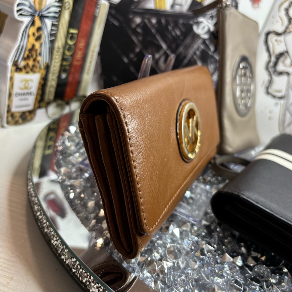MK Wallet,Tory wallet, Nautica Wallet all in EUC - Picture 6 of 12
